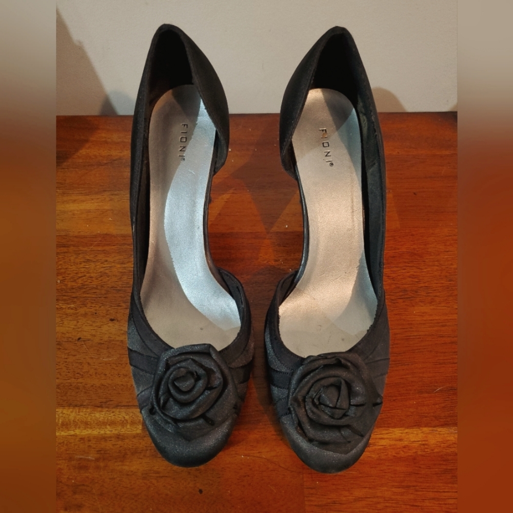 Ladies Black Heels Size 6.5